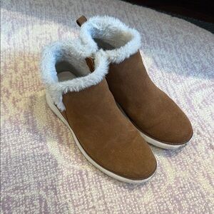 Johnson and Murphy Brown Suede Ankle Booties with faux White Fur Trim